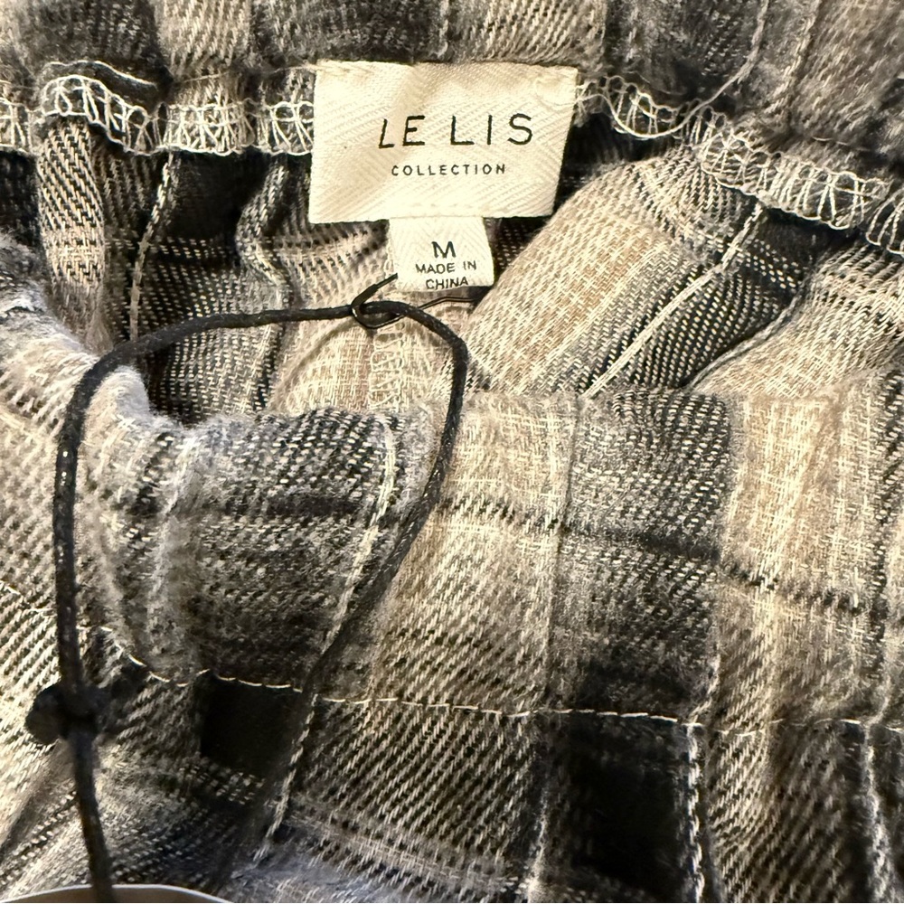 NWT Le Lis Gray Plaid Mini Skirt, Womens Size Medium Elastic Waist Pull On - Picture 4 of 5
